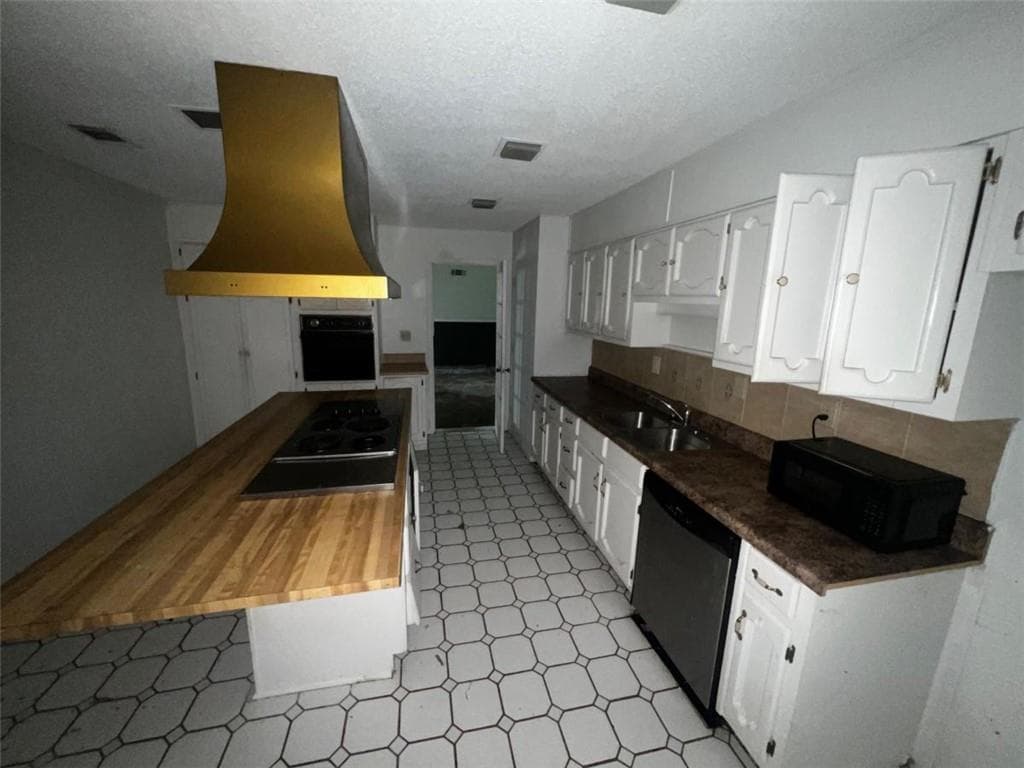 4 bedroom, 3 bathroom, 2,808 sq ft single family residence under contract at 4391 Leola Road, Douglasville, GA 30135 — photo 9