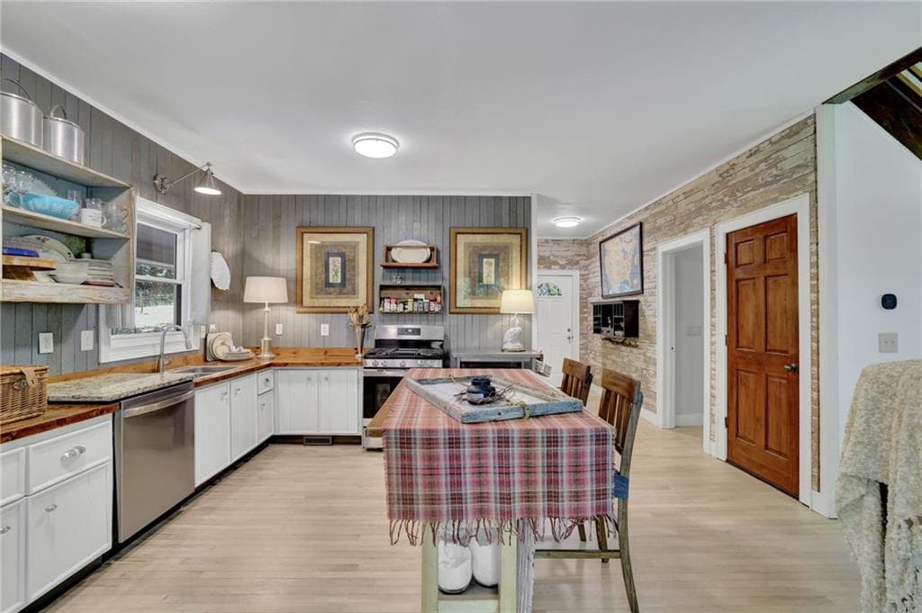 3 bedroom, 3 bathroom, 1,787 sq ft single family residence for sale at 219 Raven Cliff Road, Talking Rock, GA 30175 — photo 10