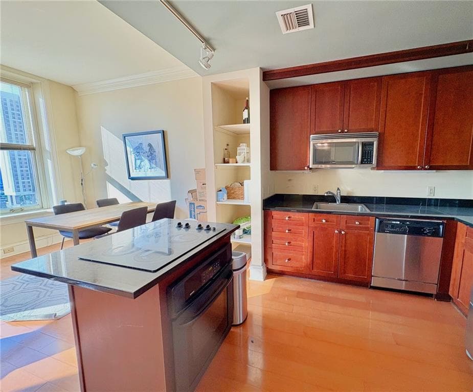 1 bedroom, 2 bathroom, 949 sq ft condominium for sale at 57 Forsyth Street 12F, Atlanta, GA 30303 — photo 3