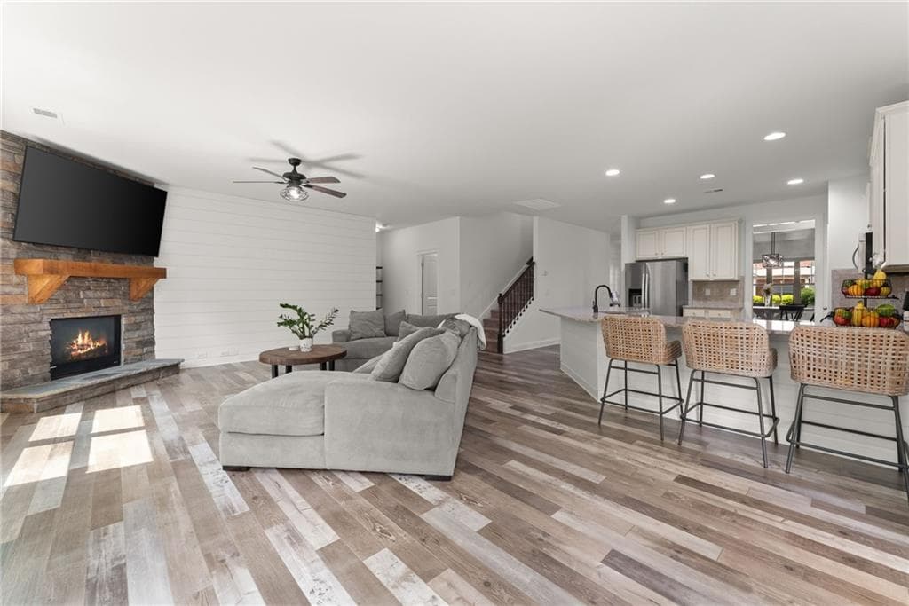 4 bedroom, 4 bathroom, 2,889 sq ft single family residence for sale at 31 Lake Sydney Drive, Dawsonville, GA 30534 — photo 10