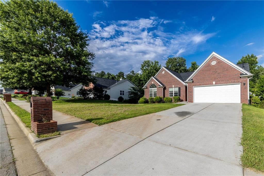 3 bedroom, 2 bathroom, 2,185 sq ft single family residence for sale at 1784 Cedar Walk Lane, Conley, GA 30288 — photo 3