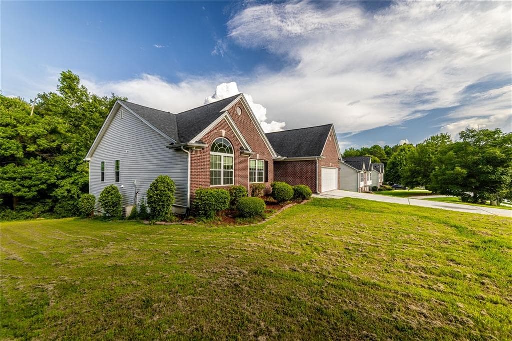 3 bedroom, 2 bathroom, 2,185 sq ft single family residence for sale at 1784 Cedar Walk Lane, Conley, GA 30288 — photo 4