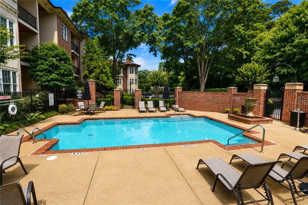 2 bedroom, 2 bathroom, 1,404 sq ft condominium for sale at 825 Highland Lane 1208, Atlanta, GA 30306 — photo 5