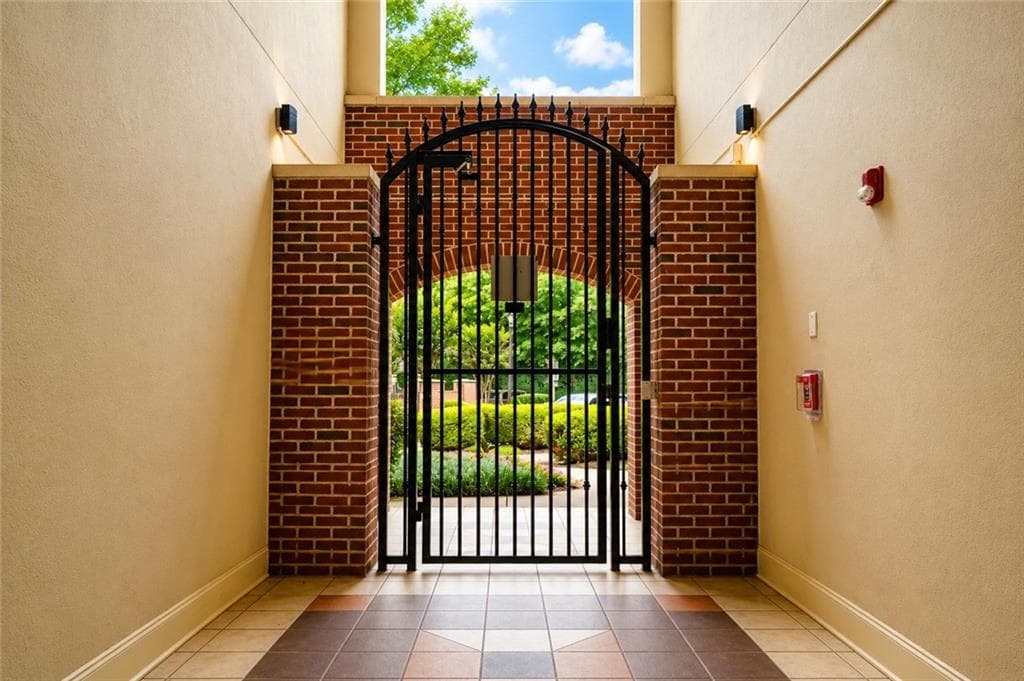 2 bedroom, 2 bathroom, 1,404 sq ft condominium for sale at 825 Highland Lane 1208, Atlanta, GA 30306 — photo 6