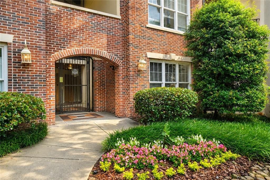 2 bedroom, 2 bathroom, 1,404 sq ft condominium for sale at 825 Highland Lane 1208, Atlanta, GA 30306 — photo 7