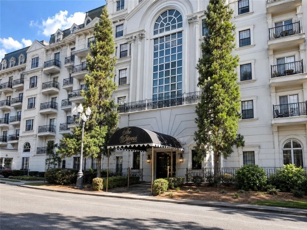 3 bedroom, 2 bathroom, 1,781 sq ft condominium for sale at 3203 Lenox Road 24, Atlanta, GA 30324 — photo 2