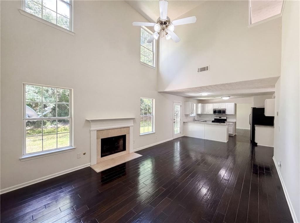 3 bedroom, 3 bathroom, 2,364 sq ft single family residence for sale at 3582 Coveside Court, Loganville, GA 30052 — photo 3