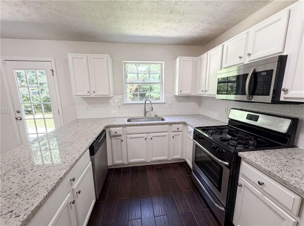 3 bedroom, 3 bathroom, 2,364 sq ft single family residence for sale at 3582 Coveside Court, Loganville, GA 30052 — photo 10