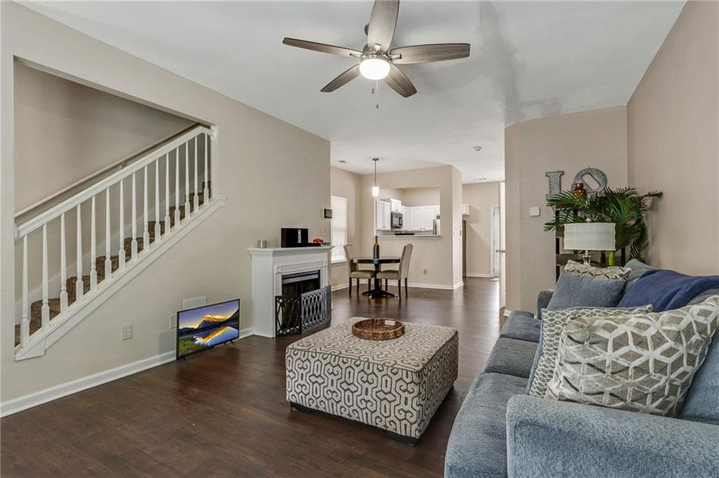 2 bedroom, 3 bathroom, 1,224 sq ft condominium for sale at 3616 Ginnis Road 1, Atlanta, GA 30331 — photo 4