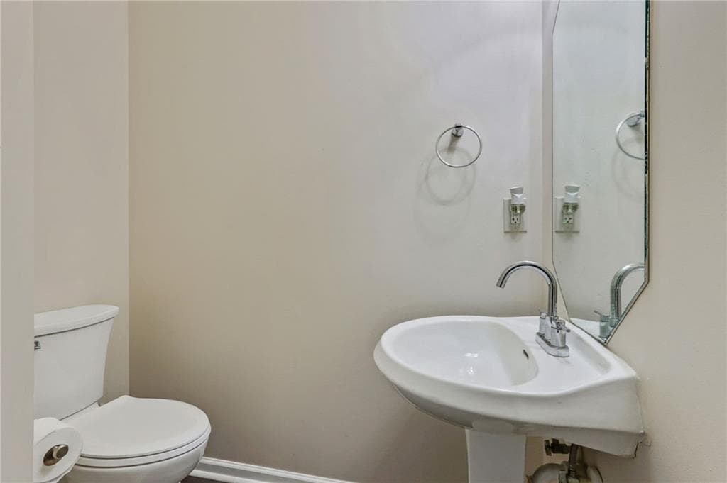 2 bedroom, 3 bathroom, 1,224 sq ft condominium for sale at 3616 Ginnis Road 1, Atlanta, GA 30331 — photo 7