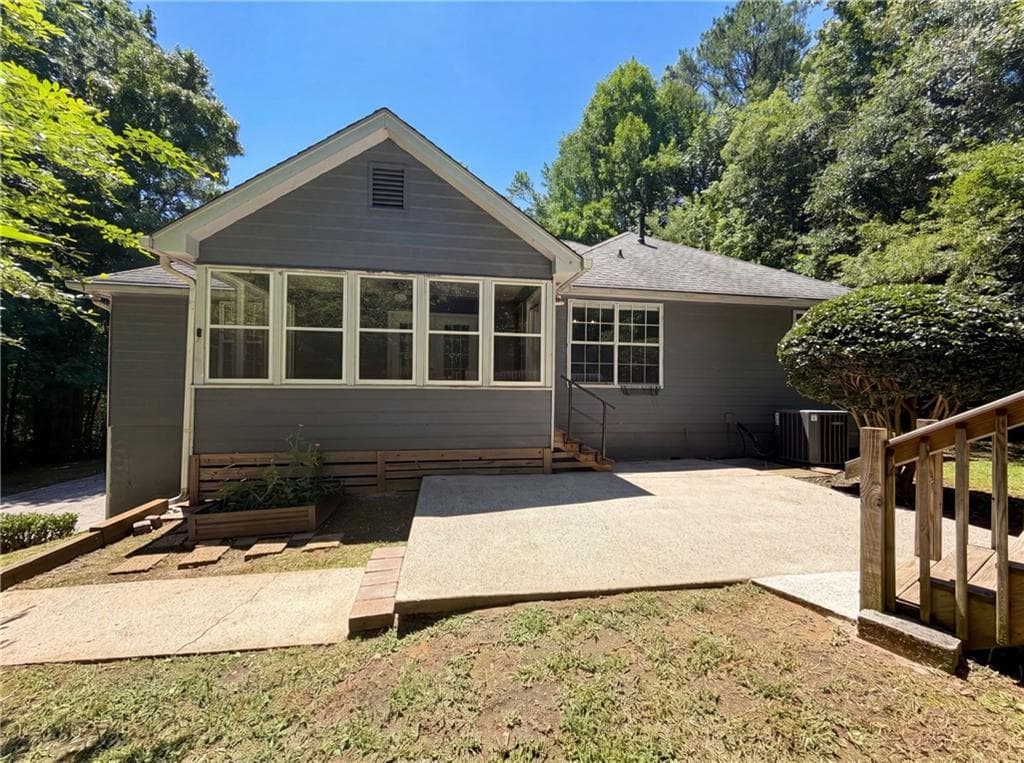 3 bedroom, 2 bathroom, 2,532 sq ft single family residence under contract at 4150 Jonathan Lane, Cumming, GA 30040 — photo 5