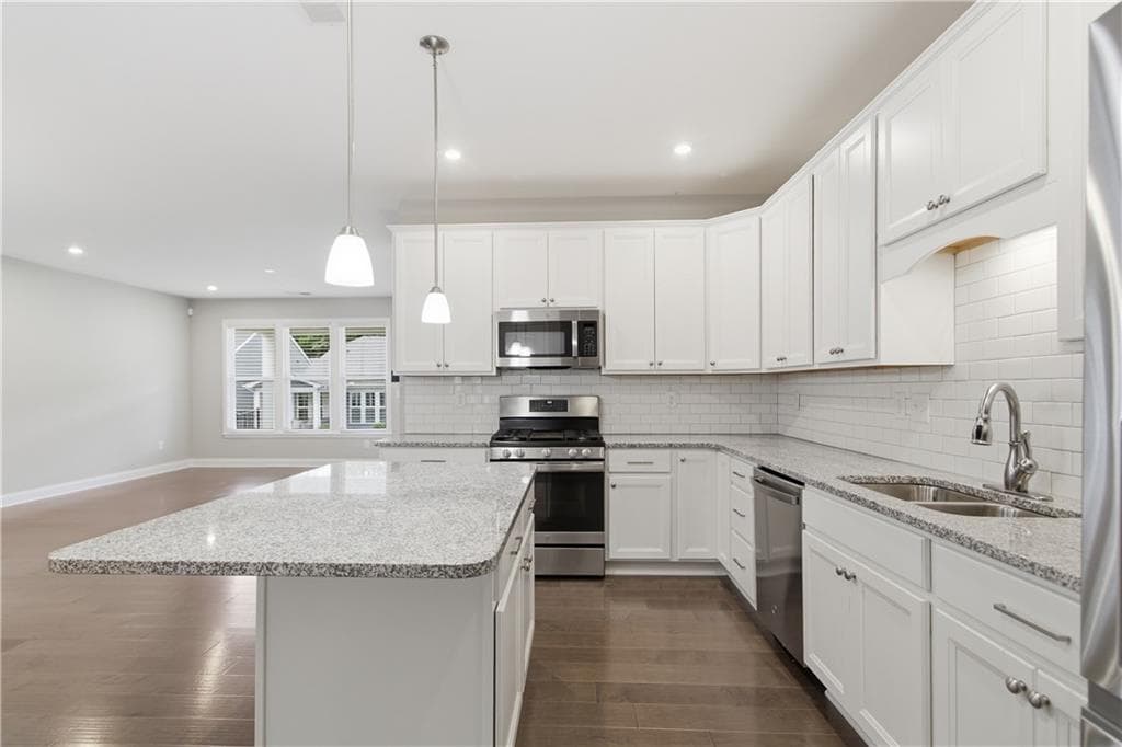 3 bedroom, 2 bathroom, 1,733 sq ft single family residence for sale at 210 Balsam Drive, Dallas, GA 30157 — photo 2