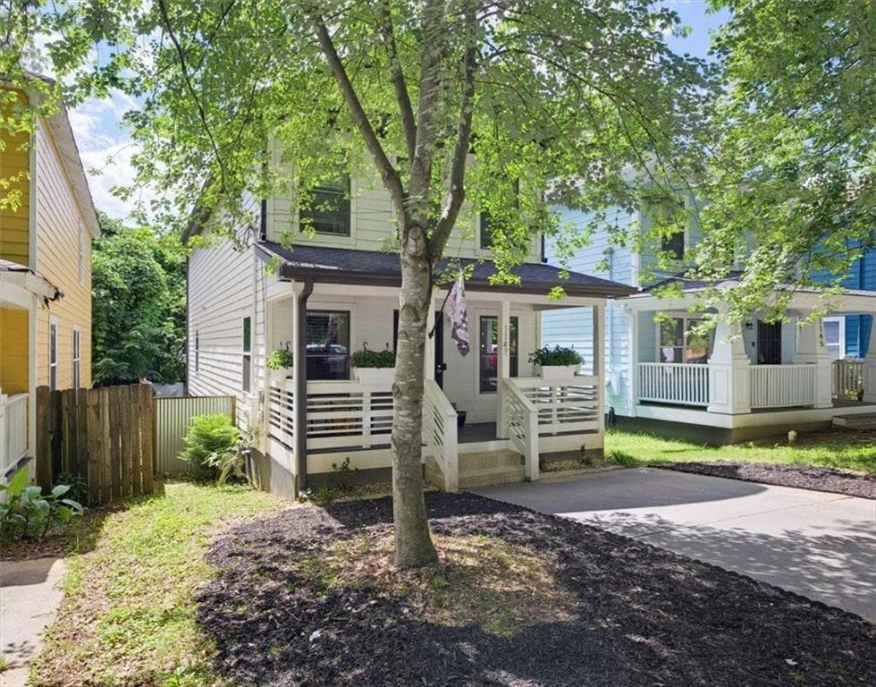 3 bedroom, 3 bathroom, 1,728 sq ft single family residence for sale at 1147 Smith Street, Atlanta, GA 30310 — photo 3