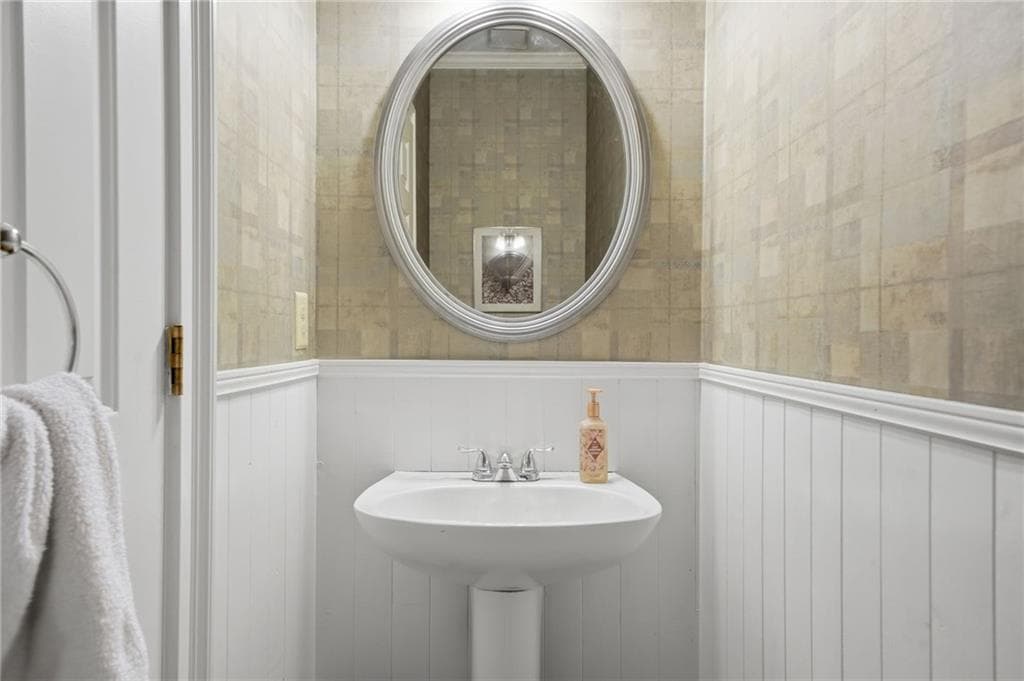 5 bedroom, 4 bathroom, 3,563 sq ft single family residence for sale at 225 Colonial Drive, Woodstock, GA 30189 — photo 10