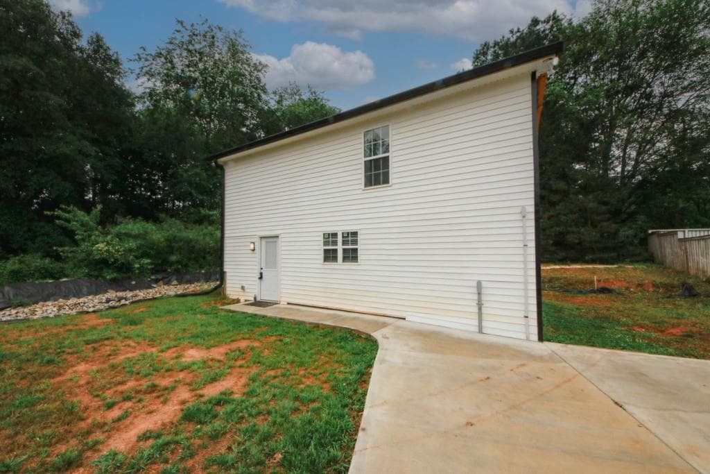 1 bedroom, 2 bathroom, 960 sq ft single family residence for rent at 6157 Orville Drive COTTAG, Flowery Branch, GA 30542 for $1,500 a month — photo 1 of 35