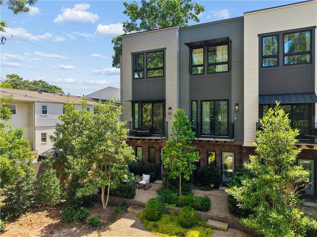 2 bedroom, 3 bathroom, 1,438 sq ft townhouse for sale at 2199 Lenox Road 12, Atlanta, GA 30324 — photo 3
