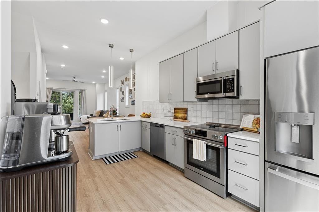 2 bedroom, 3 bathroom, 1,438 sq ft townhouse for sale at 2199 Lenox Road 12, Atlanta, GA 30324 — photo 6