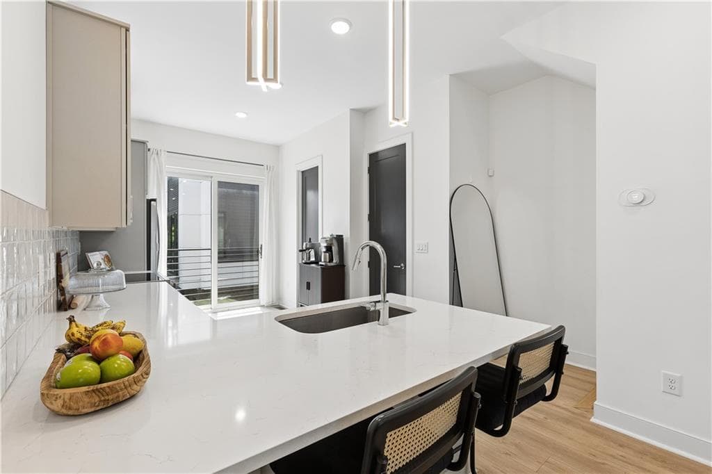 2 bedroom, 3 bathroom, 1,438 sq ft townhouse for sale at 2199 Lenox Road 12, Atlanta, GA 30324 — photo 7