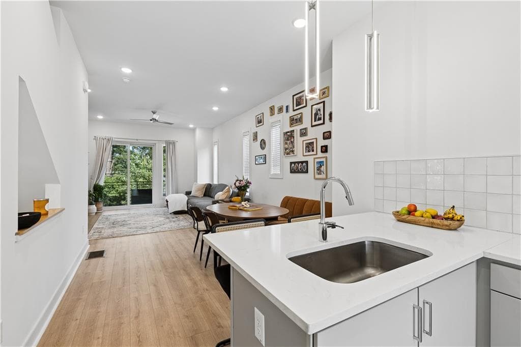 2 bedroom, 3 bathroom, 1,438 sq ft townhouse for sale at 2199 Lenox Road 12, Atlanta, GA 30324 — photo 9