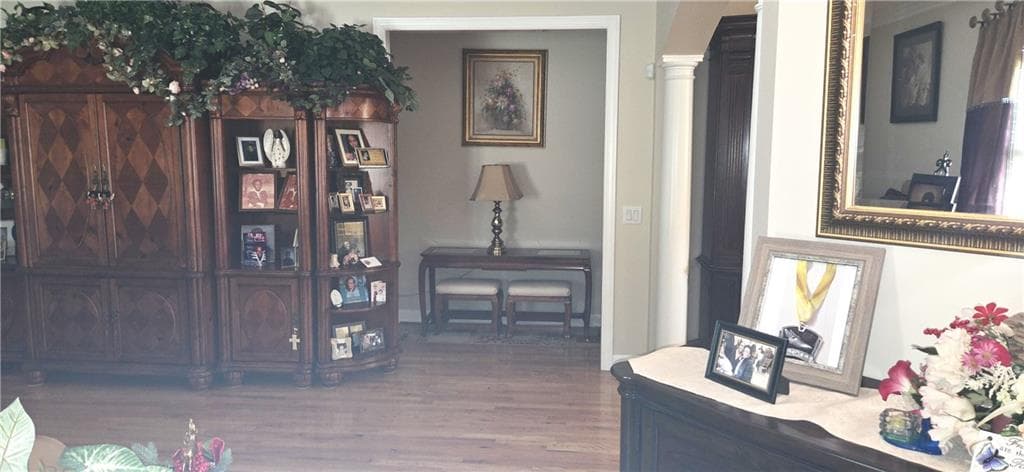 3 bedroom, 2 bathroom, 2,211 sq ft single family residence for sale at 1555 Woodberry Run Drive, Snellville, GA 30078 — photo 2