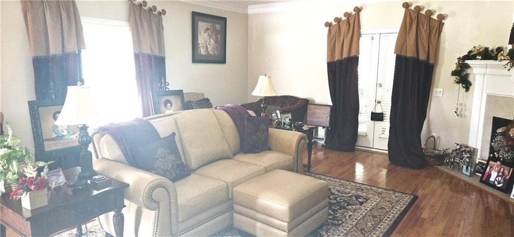 3 bedroom, 2 bathroom, 2,211 sq ft single family residence for sale at 1555 Woodberry Run Drive, Snellville, GA 30078 — photo 3