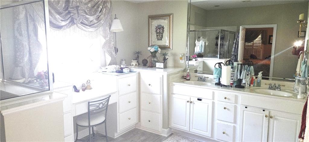 3 bedroom, 2 bathroom, 2,211 sq ft single family residence for sale at 1555 Woodberry Run Drive, Snellville, GA 30078 — photo 7