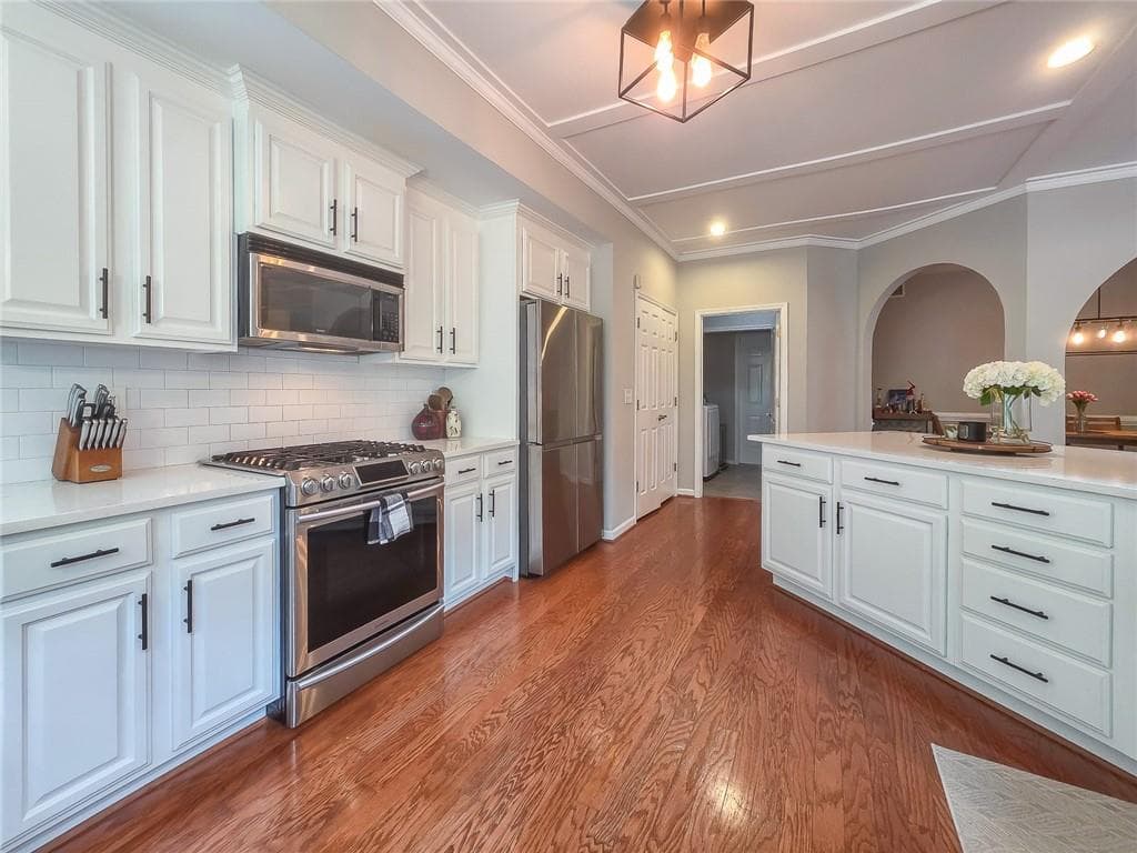 3 bedroom, 3 bathroom, 2,392 sq ft single family residence for sale at 1056 Shady Valley Place, Atlanta, GA 30324 — photo 7
