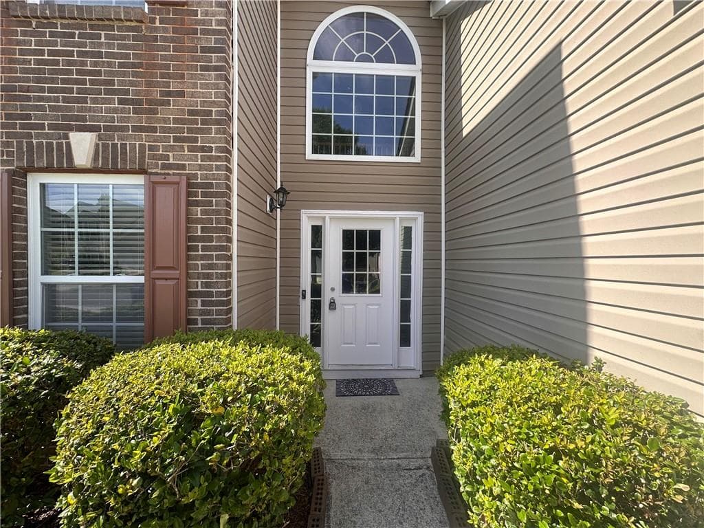 4 bedroom, 3 bathroom single family residence for rent at 4935 Notting Glen Lane, Snellville, GA 30039 for $2,950 a month — photo 4