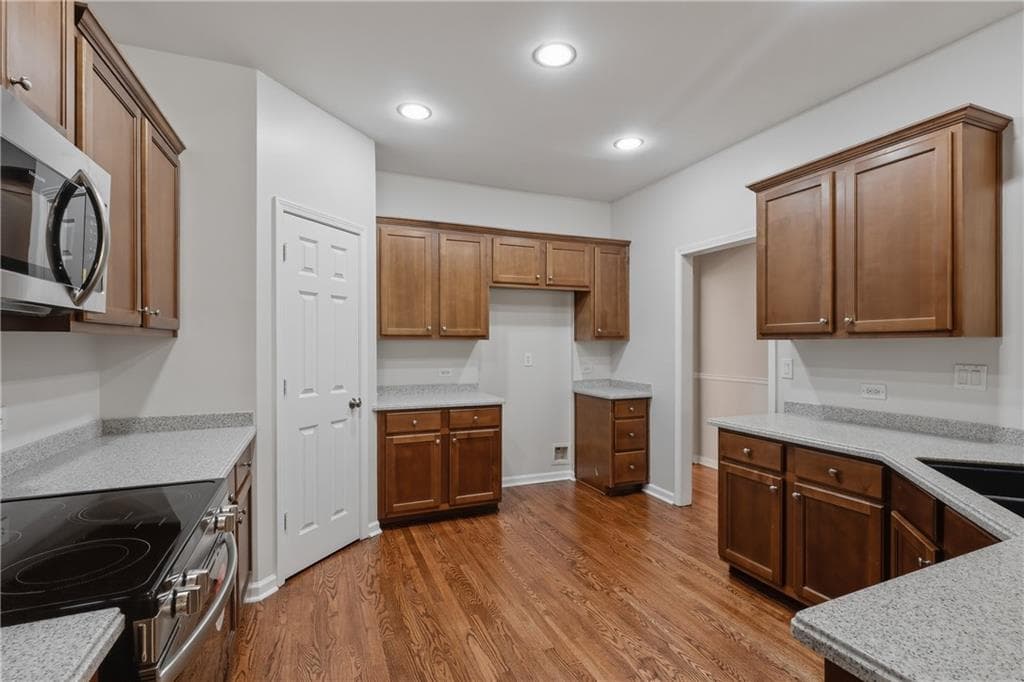 4 bedroom, 3 bathroom, 3,154 sq ft single family residence for sale at 402 FREEDOM Lane, Peachtree City, GA 30269 — photo 6