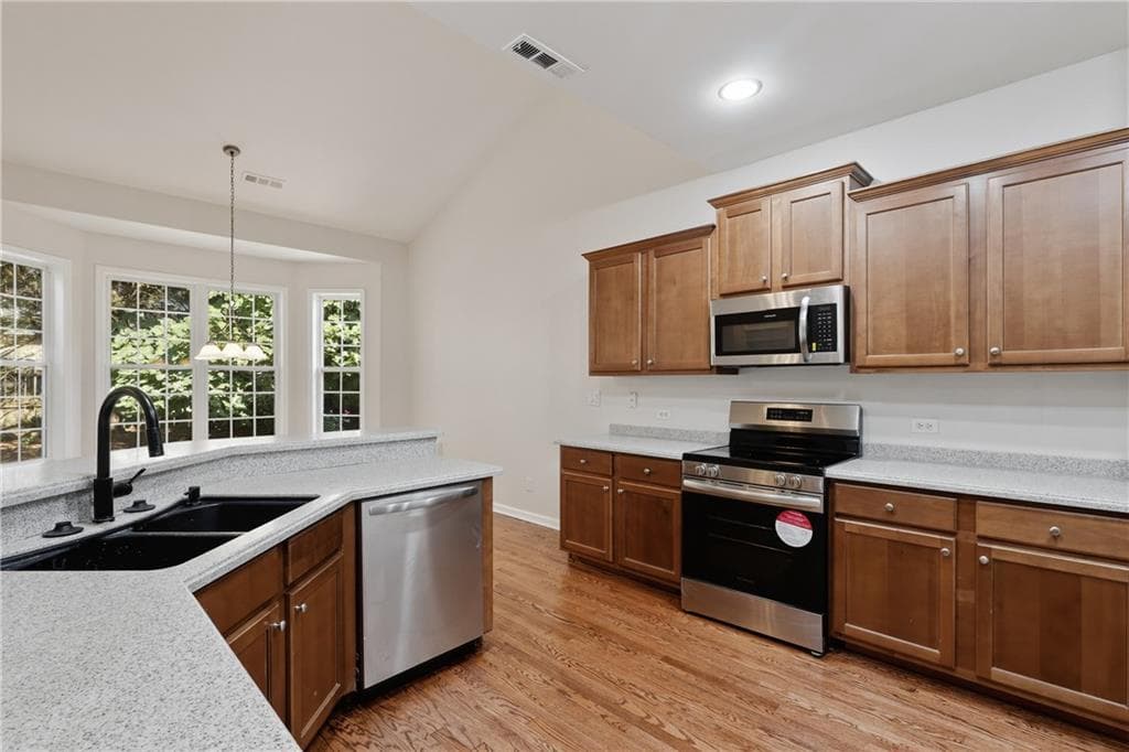 4 bedroom, 3 bathroom, 3,154 sq ft single family residence for sale at 402 FREEDOM Lane, Peachtree City, GA 30269 — photo 8