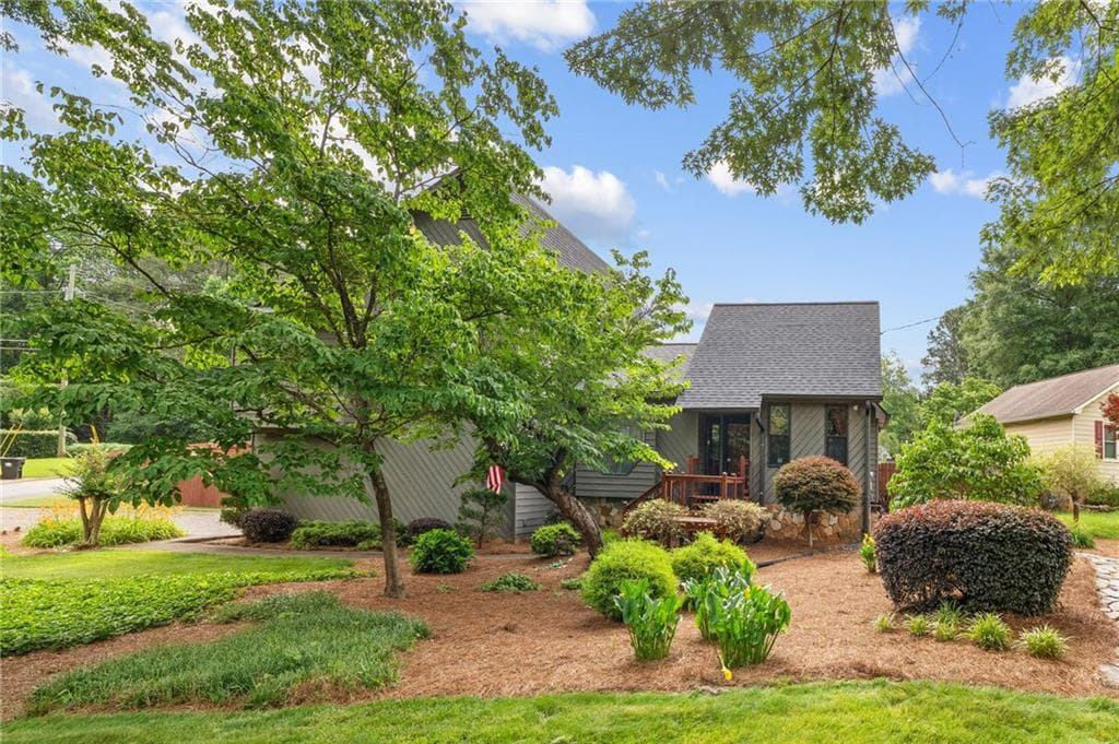 3 bedroom, 2 bathroom, 1,683 sq ft single family residence sold at 4071 Stephanie Court, Kennesaw, GA 30152