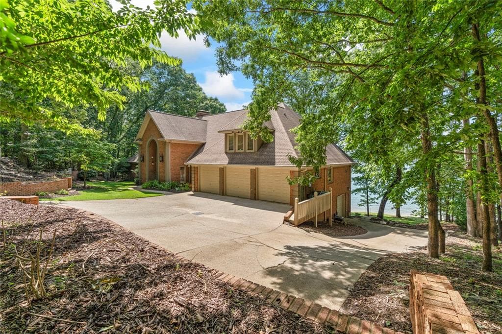 7 bedroom, 8 bathroom, 9,346 sq ft single family residence for sale at 6576 Yacht Club Road, Flowery Branch, GA 30542 — photo 10