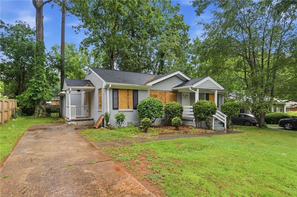 3 bedroom, 2 bathroom, 1,653 sq ft single family residence for sale at 3453 Lark Lane, Decatur, GA 30032 — photo 4