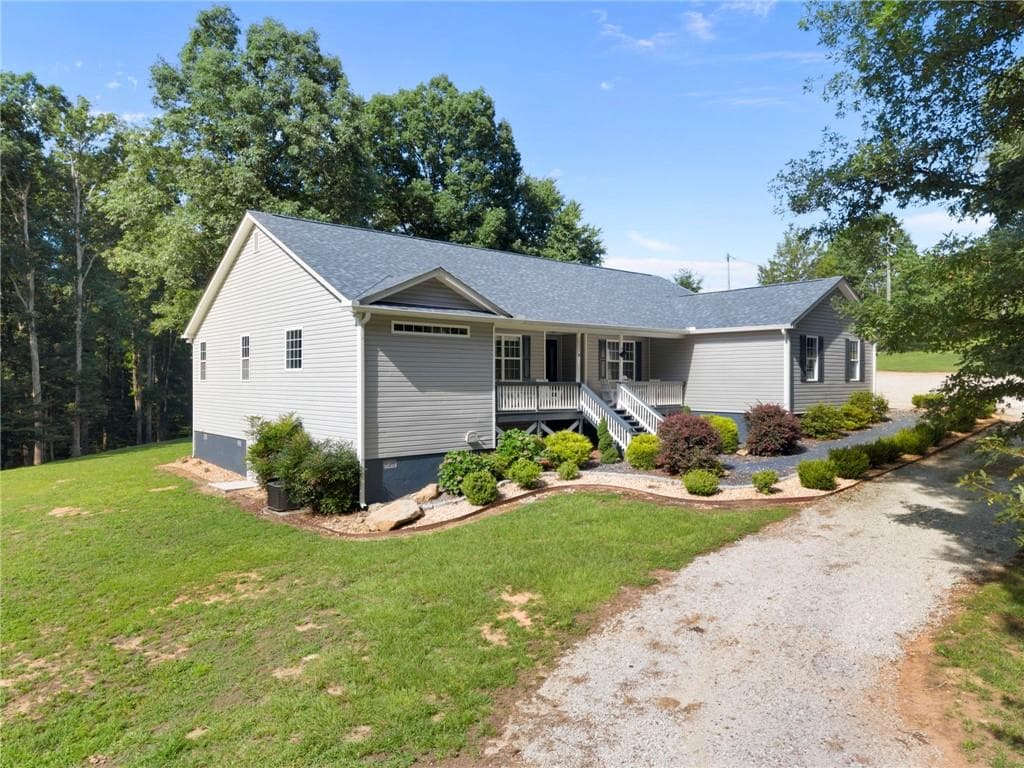 4 bedroom, 2 bathroom, 2,612 sq ft single family residence for sale at 2502 Flat Shoals Road, Conyers, GA 30094 — photo 4