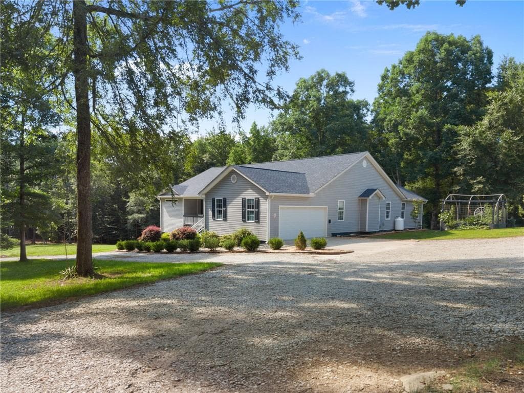 4 bedroom, 2 bathroom, 2,612 sq ft single family residence for sale at 2502 Flat Shoals Road, Conyers, GA 30094 — photo 6