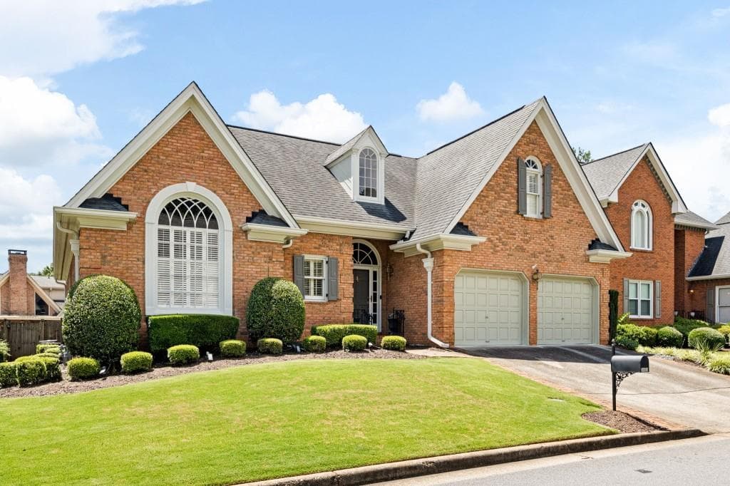 4 bedroom, 3 bathroom, 3,138 sq ft single family residence under contract at 3603 Greystone Circle, Atlanta, GA 30341 — photo 2