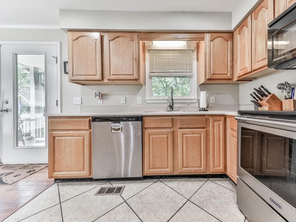 3 bedroom, 2 bathroom, 2,786 sq ft single family residence for sale at 137 Blue Fox Loop, Waleska, GA 30183 — photo 7