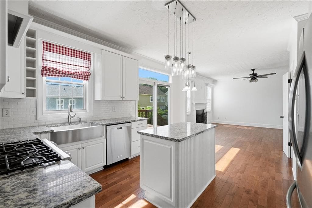 4 bedroom, 4 bathroom, 3,008 sq ft single family residence for sale at 309 Park Creek Ridge, Woodstock, GA 30188 — photo 9