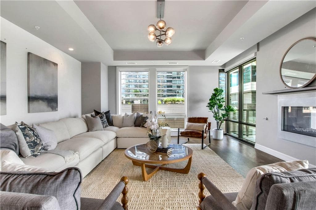3 bedroom, 3 bathroom, 2,710 sq ft condominium under contract at 867 Peachtree Street 702, Atlanta, GA 30308 — photo 2
