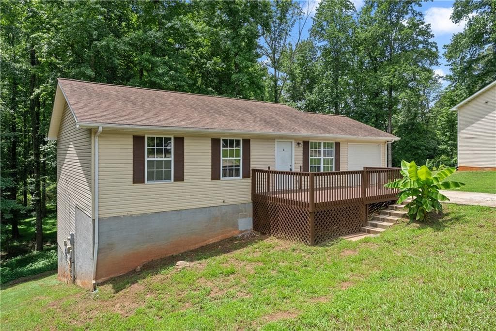 5 bedroom, 4 bathroom, 2,168 sq ft single family residence for sale at 3030 Meadowridge Drive, Gainesville, GA 30507 — photo 2
