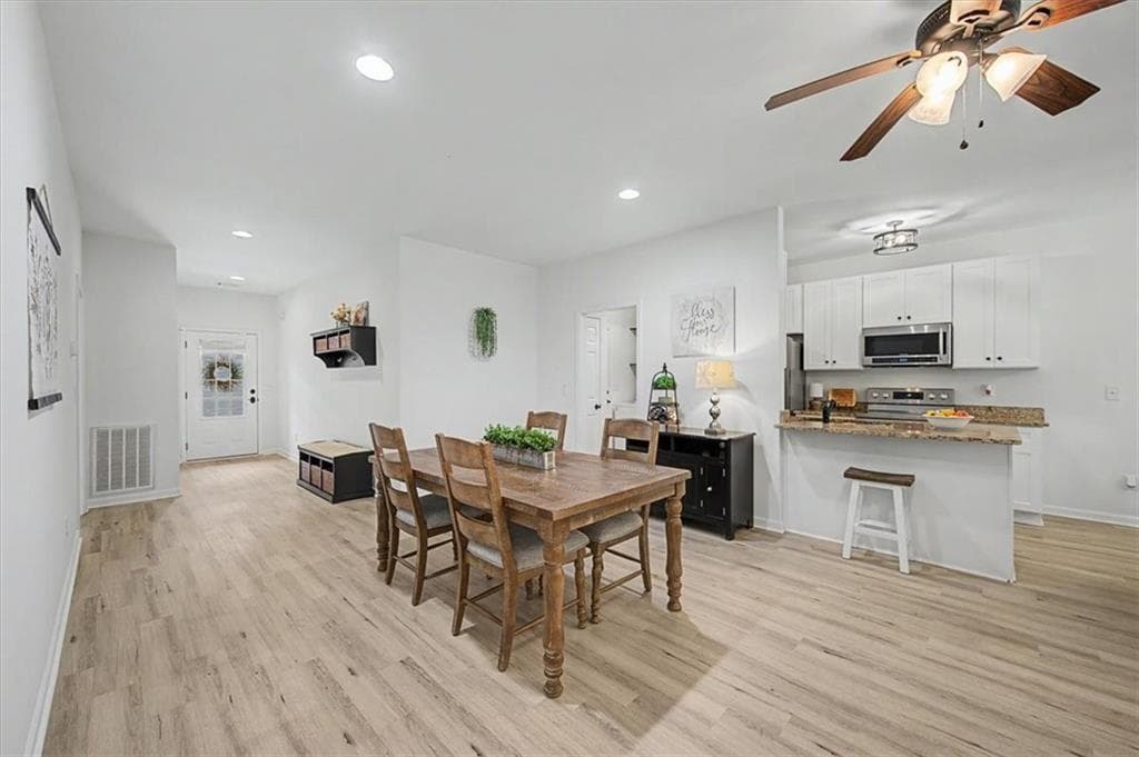 3 bedroom, 2 bathroom, 1,352 sq ft townhouse for sale at 182 Towne Villas Drive, Jasper, GA 30143 — photo 9
