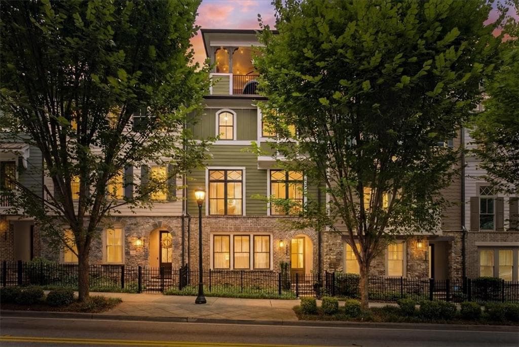 4 bedroom, 5 bathroom, 2,599 sq ft townhouse sold at 976 Memorial Walk, Atlanta, GA 30316