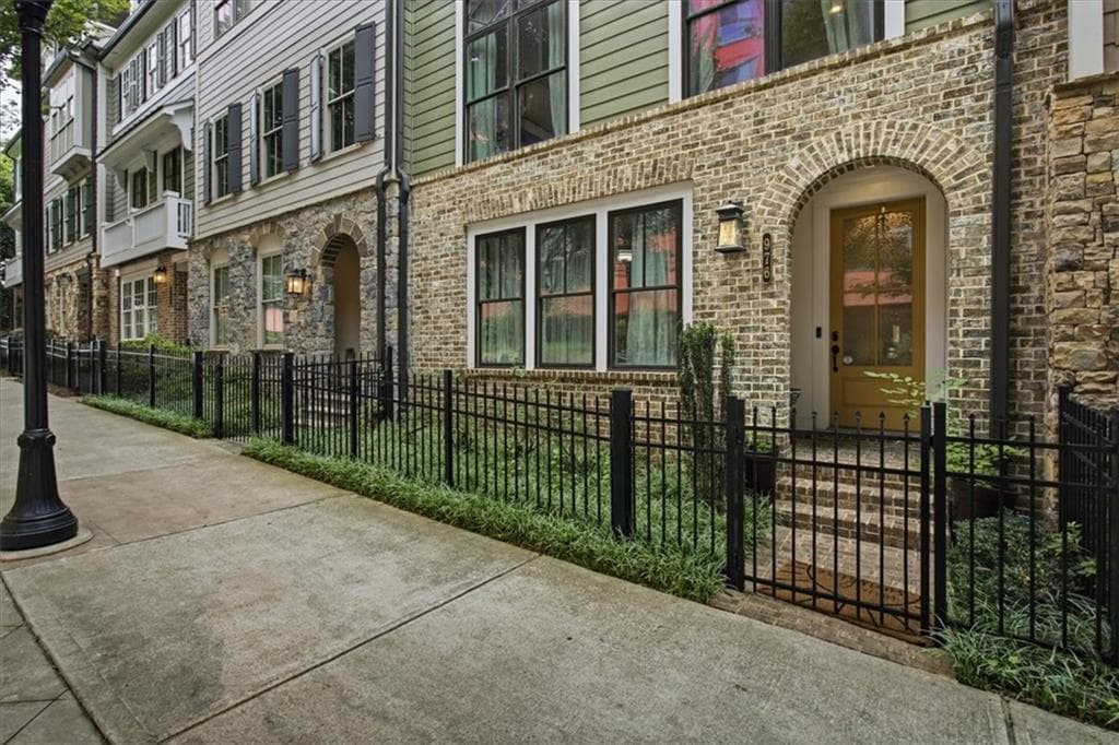 4 bedroom, 5 bathroom, 2,599 sq ft townhouse under contract at 976 Memorial Walk, Atlanta, GA 30316 — photo 4