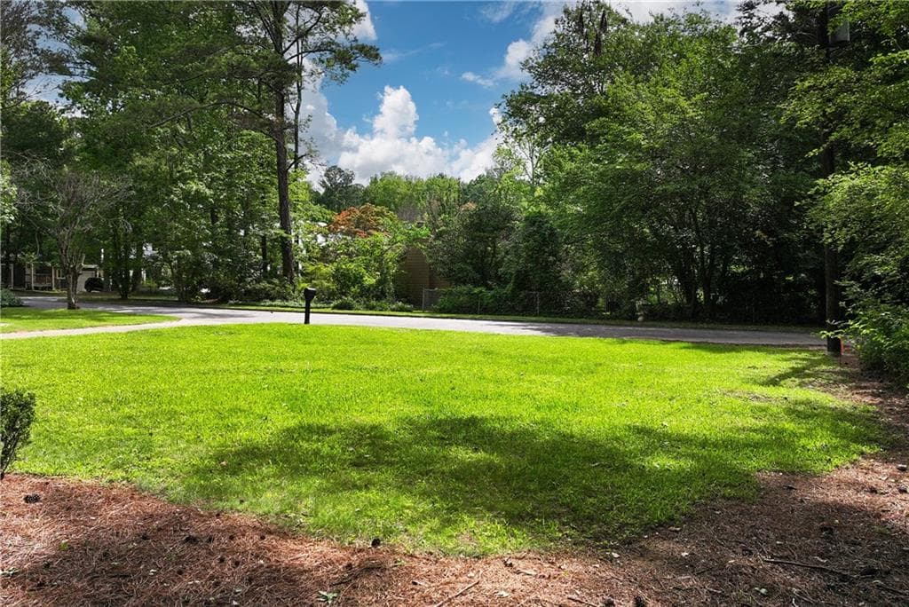 3 bedroom, 2 bathroom, 1,167 sq ft single family residence for sale at 539 Karen Drive, Alpharetta, GA 30009 — photo 5