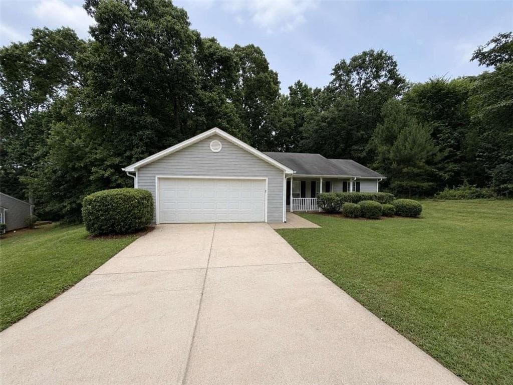 3 bedroom, 2 bathroom, 1,270 sq ft single family residence for rent at 211 Ravenwood Court, Bethlehem, GA 30620 for $1,795 a month