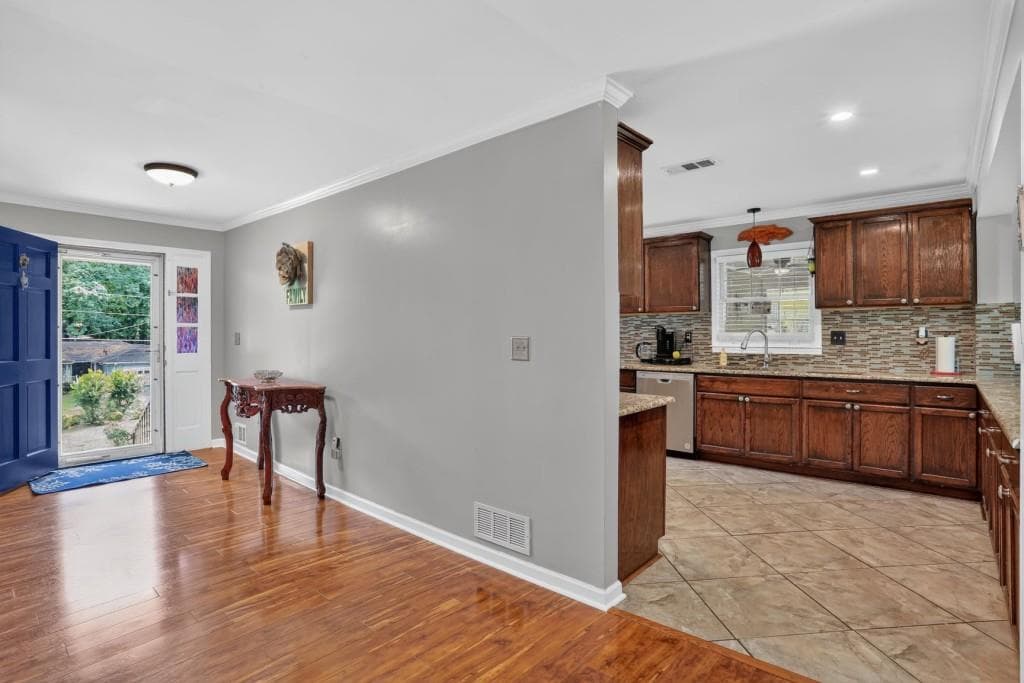 3 bedroom, 3 bathroom, 2,015 sq ft single family residence for sale at 716 Bruce Way, Lilburn, GA 30047 — photo 3