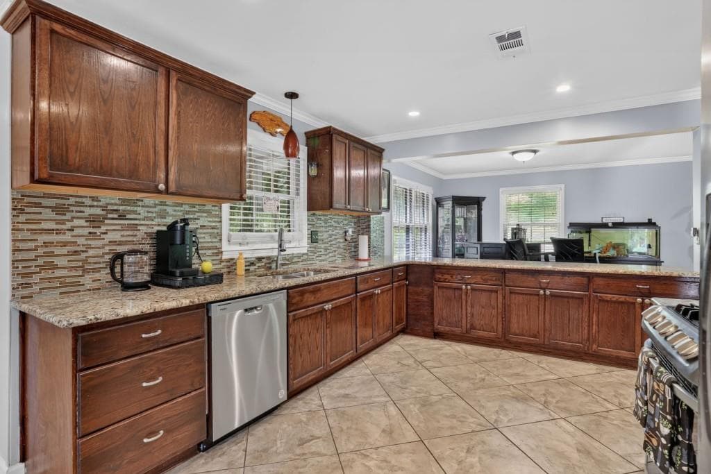 3 bedroom, 3 bathroom, 2,015 sq ft single family residence for sale at 716 Bruce Way, Lilburn, GA 30047 — photo 4