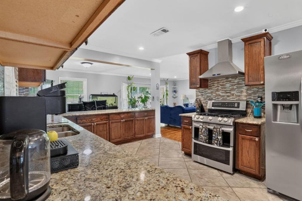 3 bedroom, 3 bathroom, 2,015 sq ft single family residence for sale at 716 Bruce Way, Lilburn, GA 30047 — photo 1 of 20