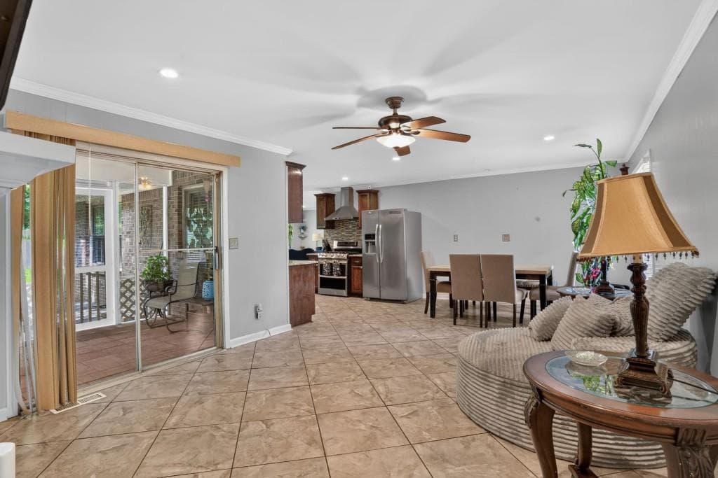 3 bedroom, 3 bathroom, 2,015 sq ft single family residence for sale at 716 Bruce Way, Lilburn, GA 30047 — photo 5