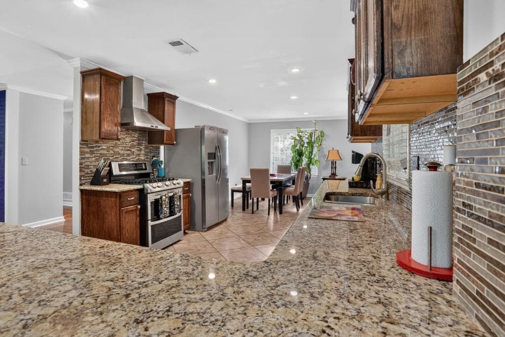 3 bedroom, 3 bathroom, 2,015 sq ft single family residence for sale at 716 Bruce Way, Lilburn, GA 30047 — photo 6